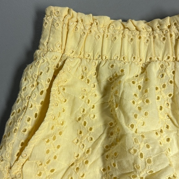 Hollister Yellow Eyelet Shorts - Picture 2 of 8